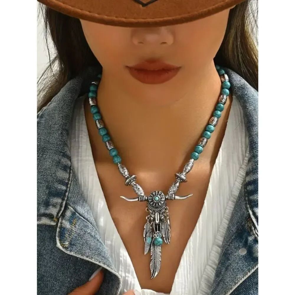 NWT Southwestern Bull Head Necklace Vintage Faux Turquoise & Beaded
